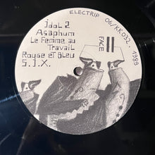 Load image into Gallery viewer, La STPO – La Société Des Timides À La Parade Des Oiseaux